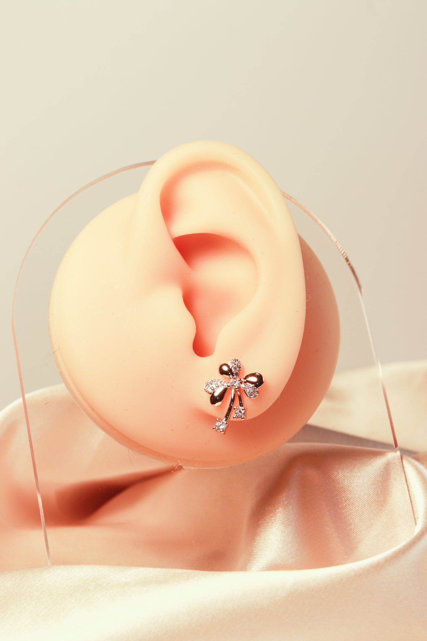 Four-leaf clover earrings, flower-style earrings, shining zircon, niche design - Lyra