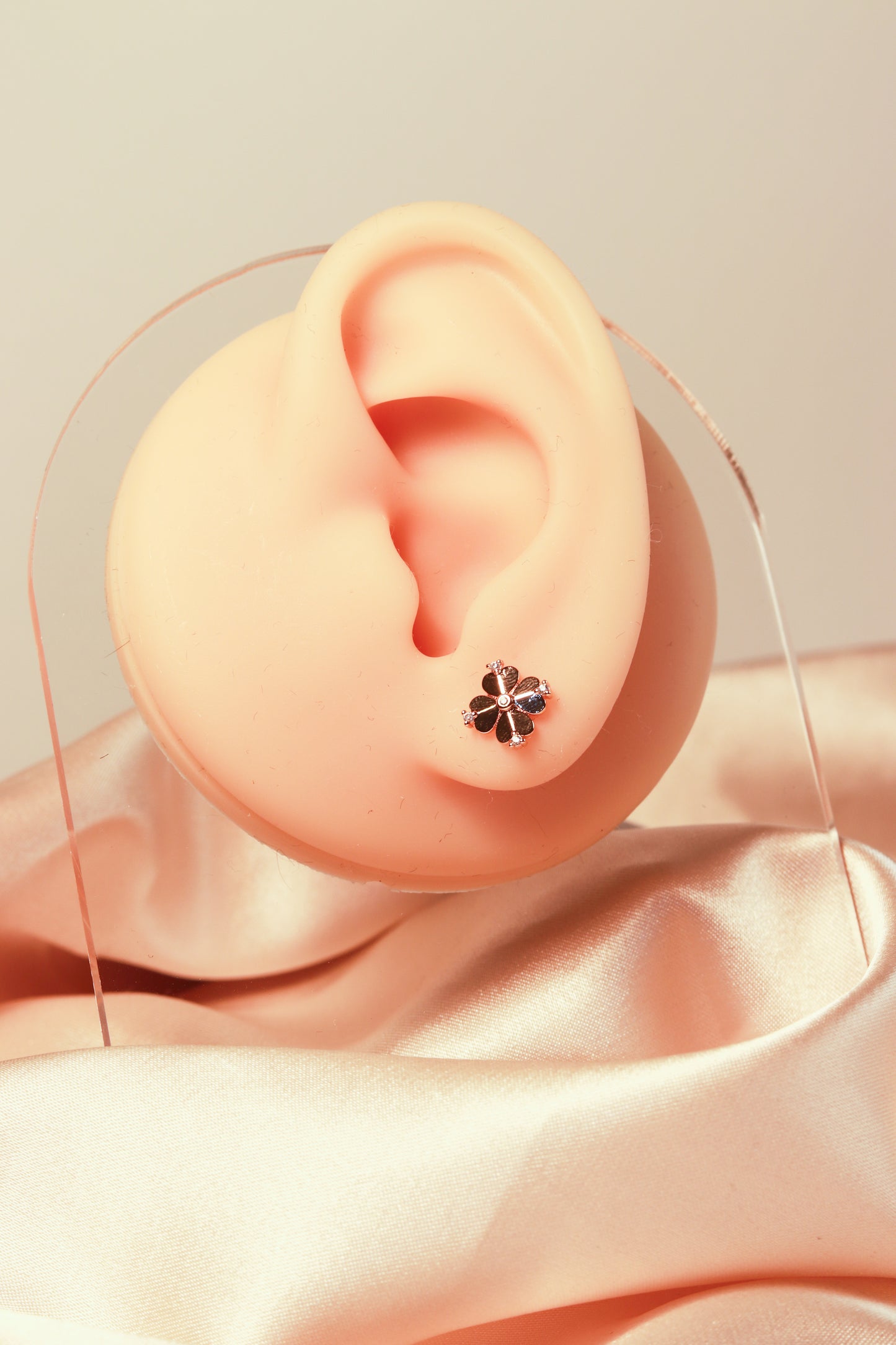 Light, hoop, four-leaf clover pattern earrings, unique style, niche - Lyra