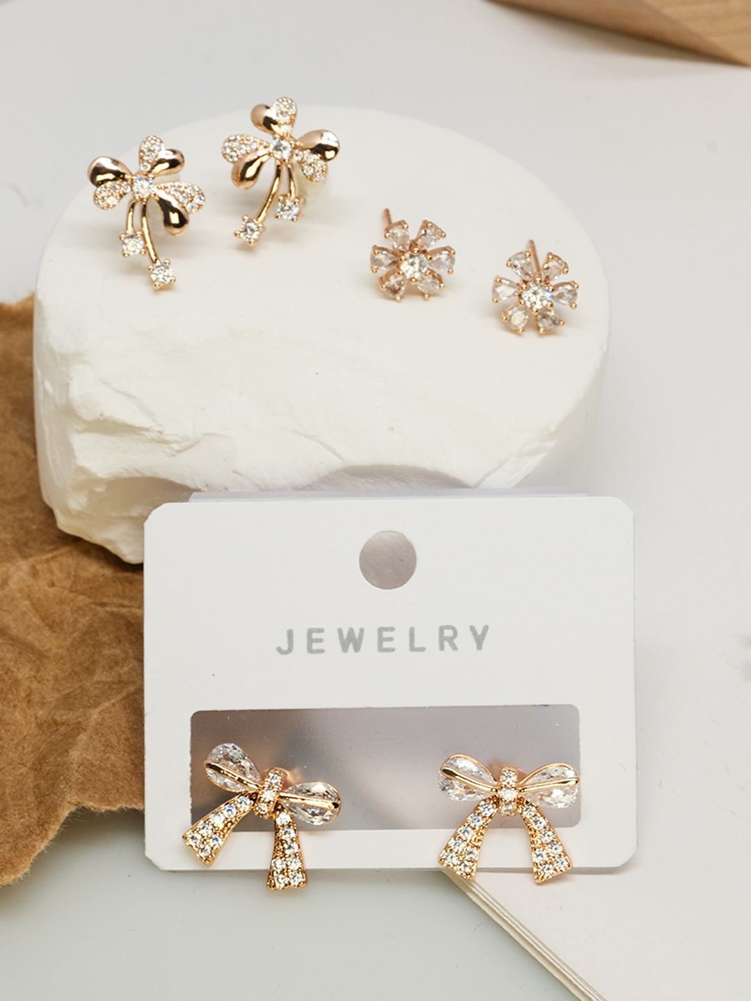 Bow-shaped earrings, exquisite and compact, versatile and fashionable - Lyra