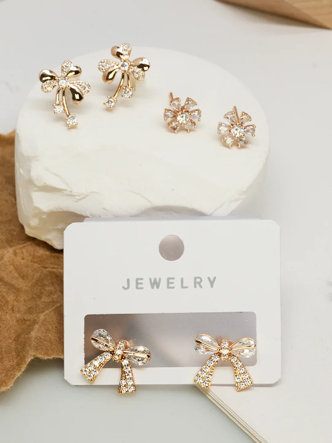 Bow-shaped earrings, exquisite and compact, versatile and fashionable - Lyra
