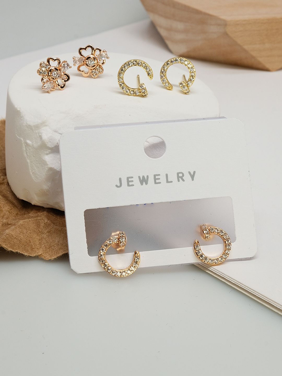 Four-leaf clover earrings, flower-style earrings, shining zircon, niche design - Lyra