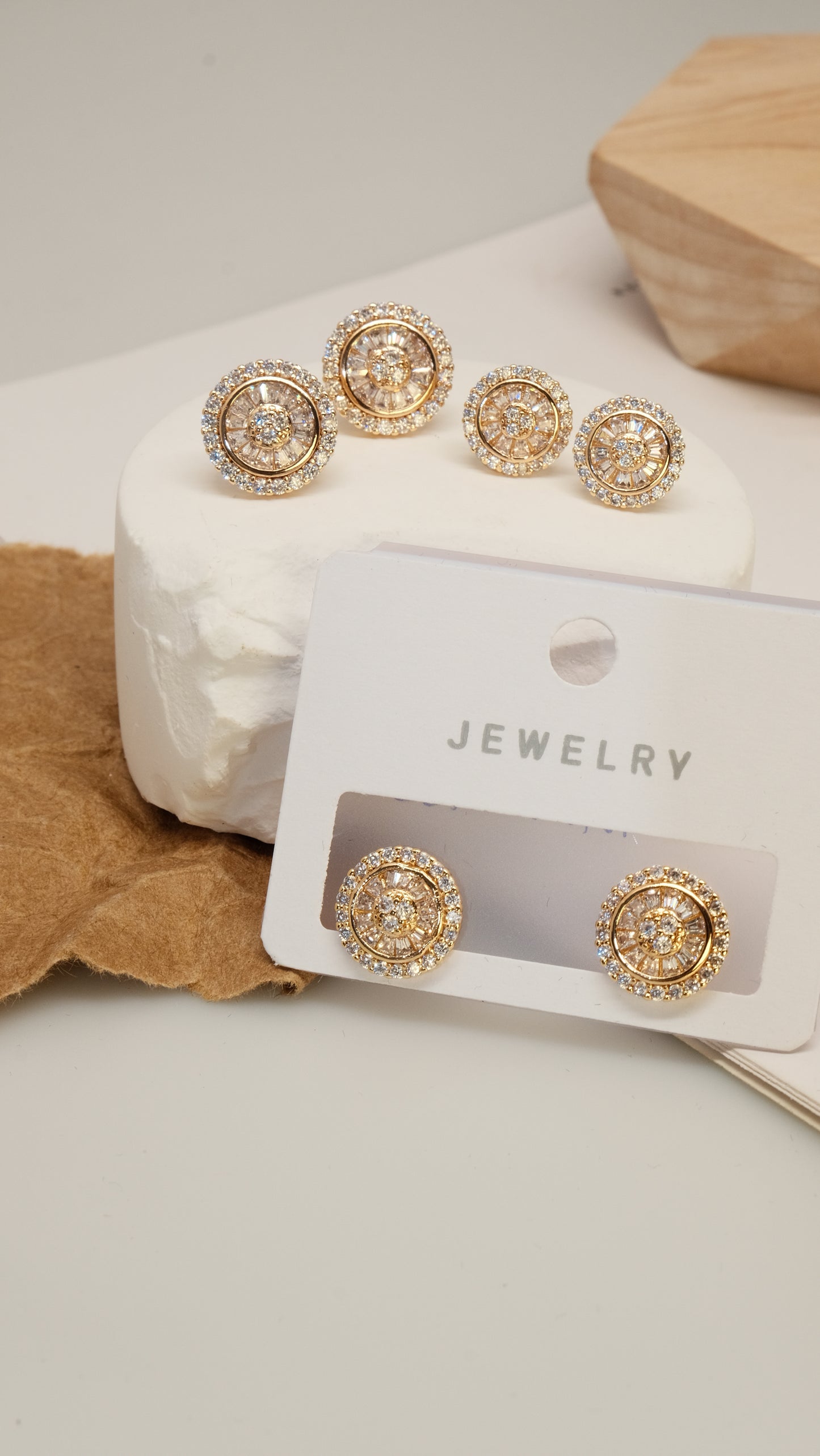 Three sizes of round shield-shaped earrings, a niche and unique style - Lyra