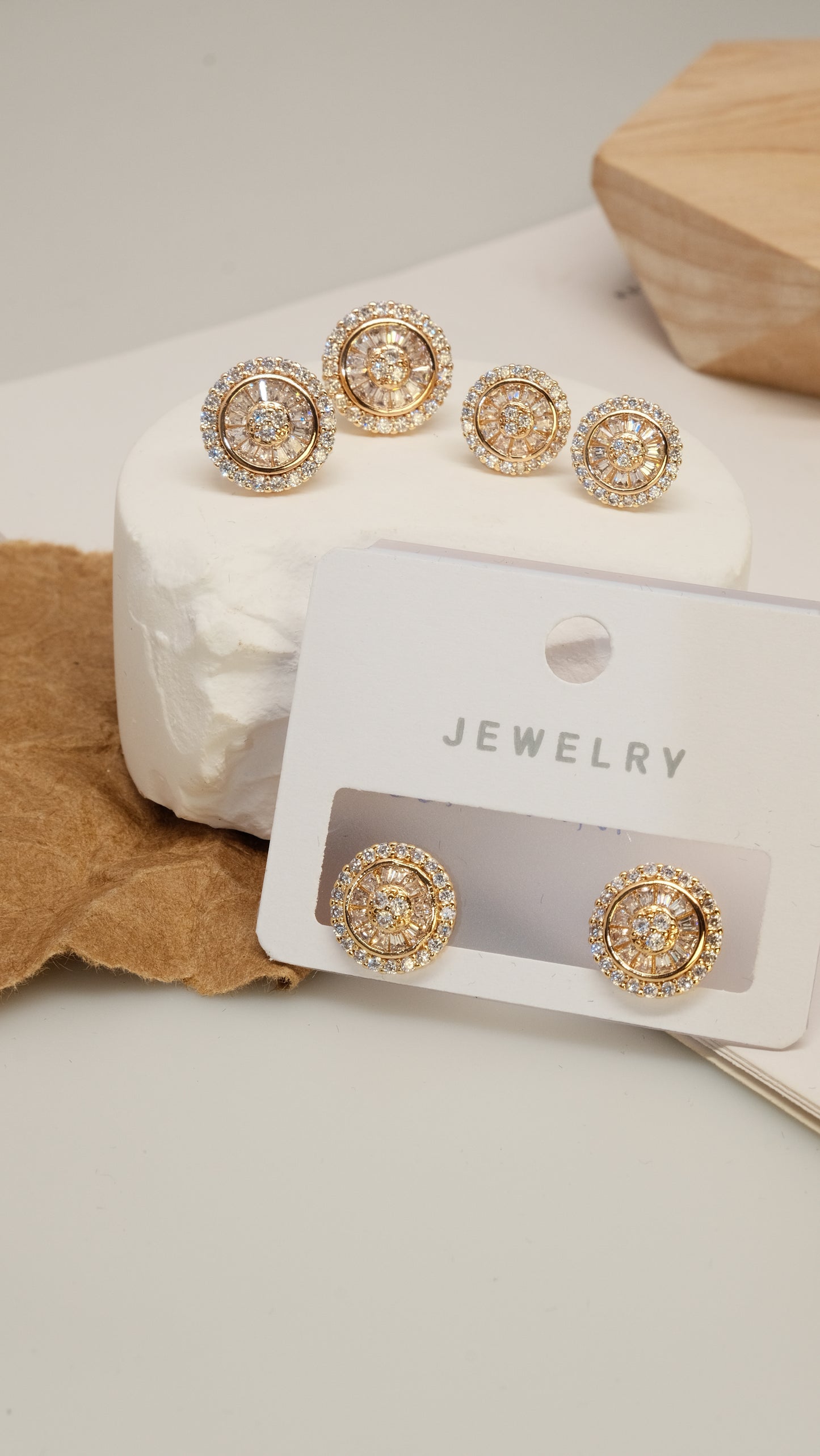 Three sizes of round shield-shaped earrings, a niche and unique style - Lyra