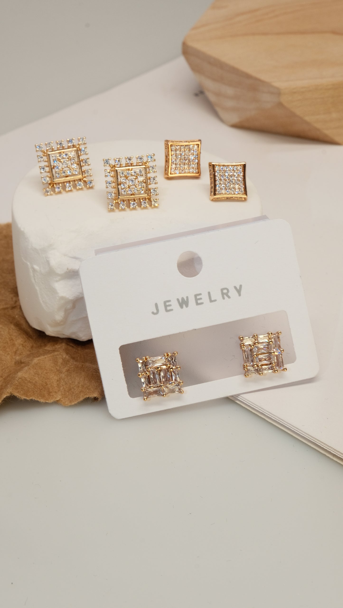 Square and round styles, shining zircon earrings, versatile and casual - Lyra