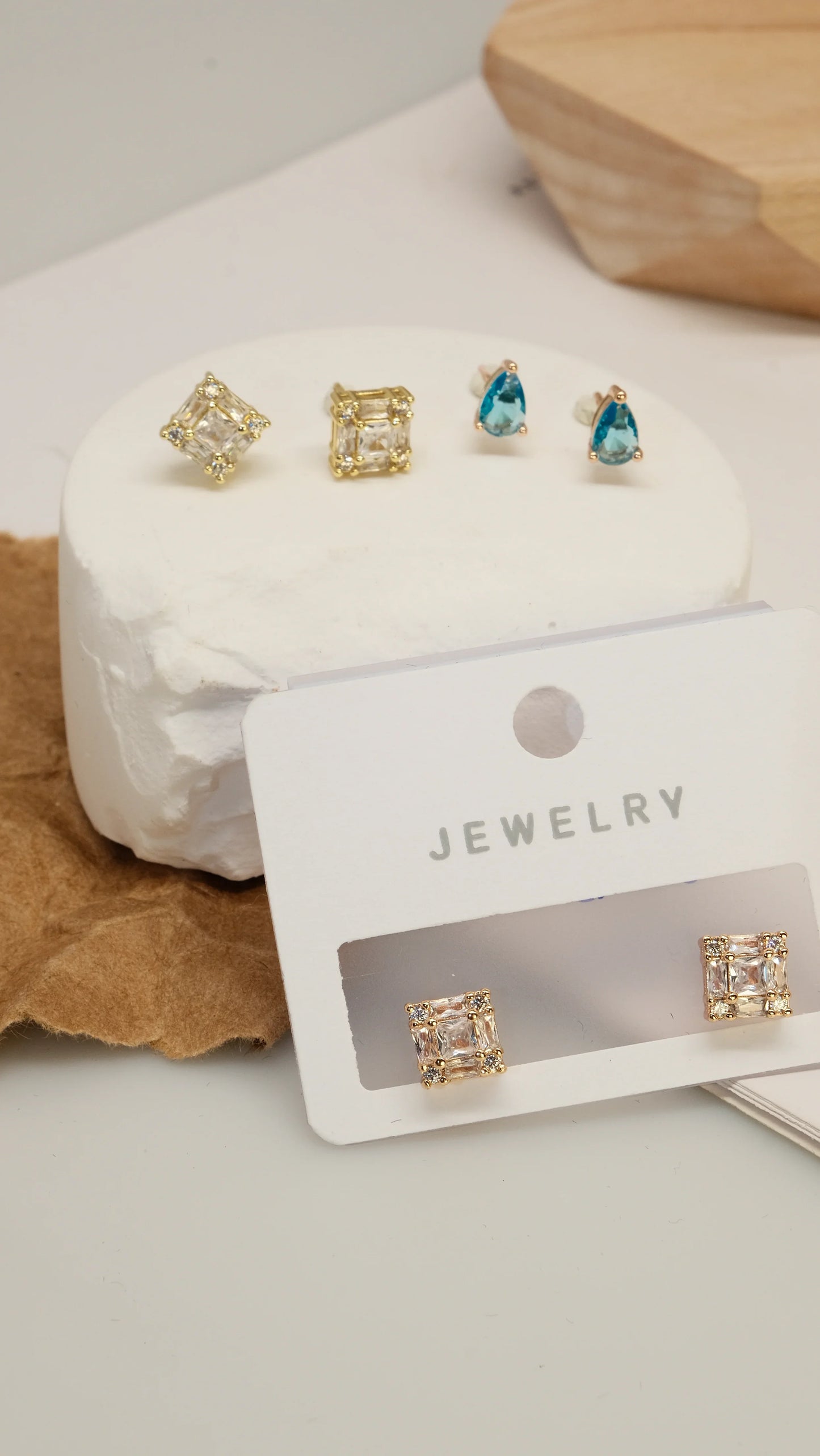 Wholesale Single zircon 14k gold earrings, simple style suitable for long-term wear - Lyra