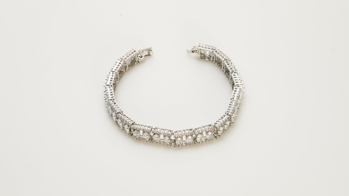 Copper plated 14k gold bracelet, platinum silver, inlaid with white zircon, unique four-leaf clover design - Lyra