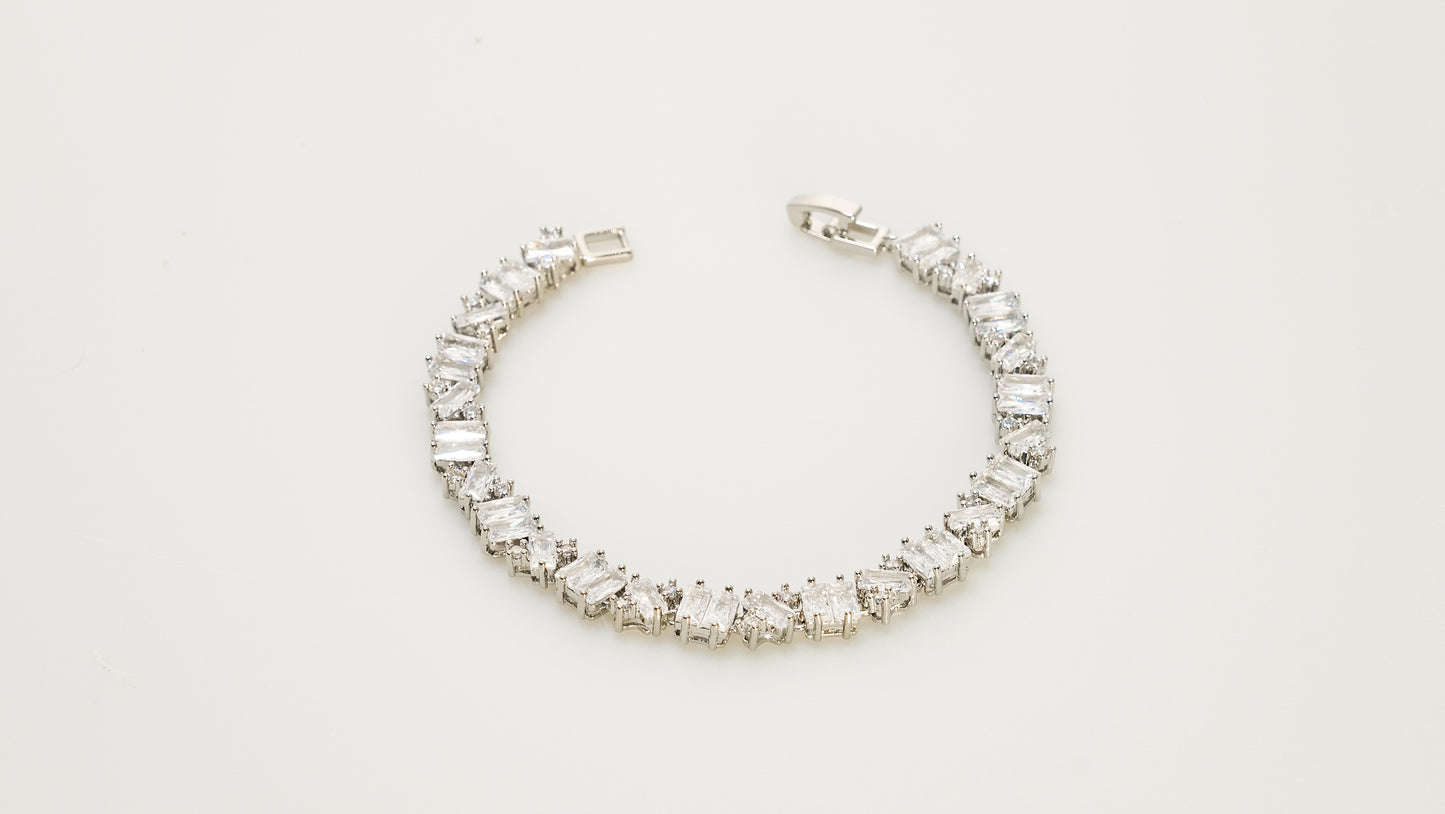 Copper plated 14k gold bracelet, platinum silver, inlaid with white zircon, unique four-leaf clover design - Lyra