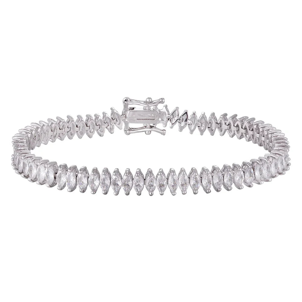 The bracelet is made of three layers of copper plated with gold and diamond-shaped zircon splicing design. It is purchased in wholesale and is not prone to allergies. - Lyra