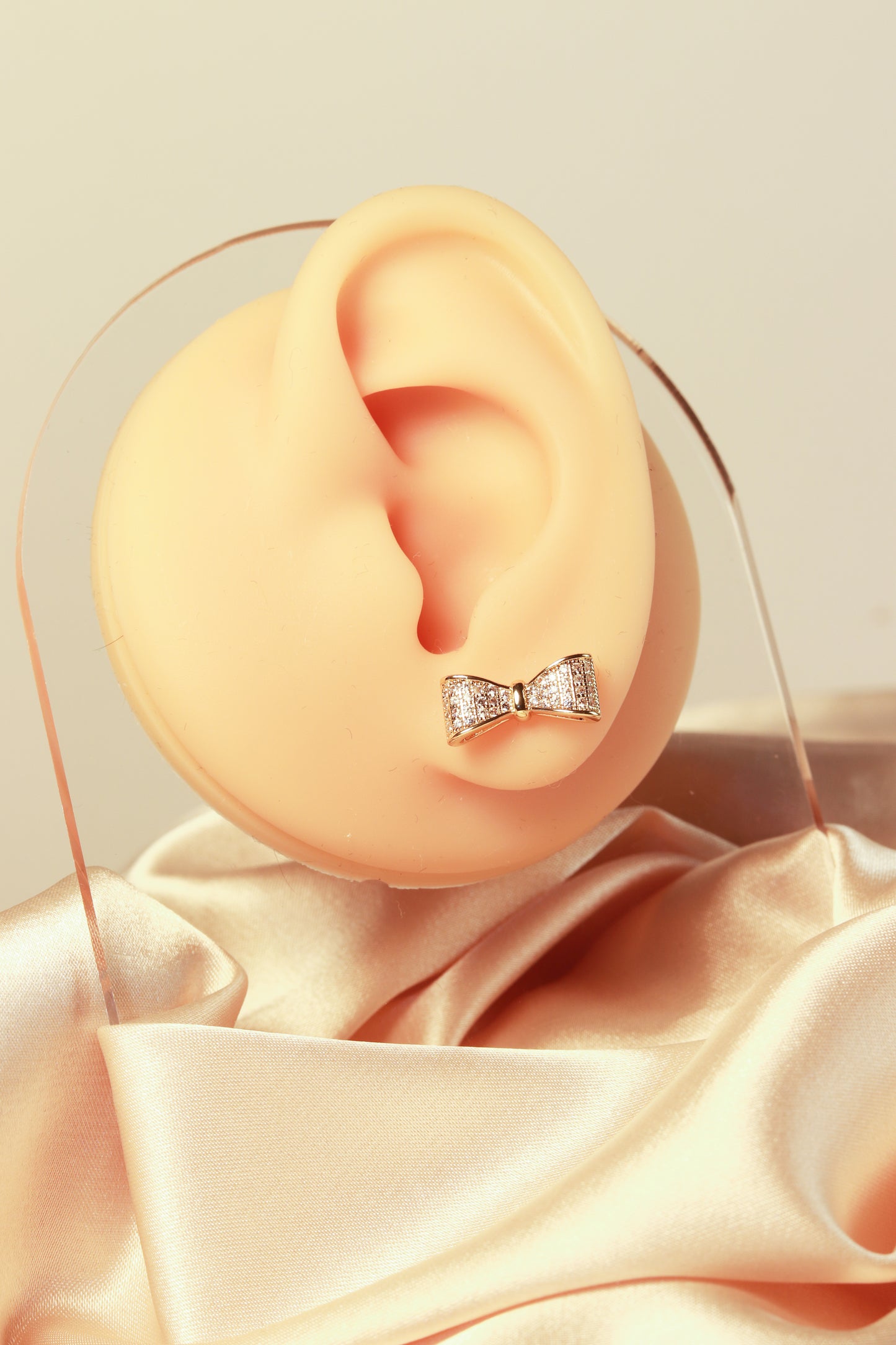 Bow-shaped earrings, exquisite and compact, versatile and fashionable - Lyra