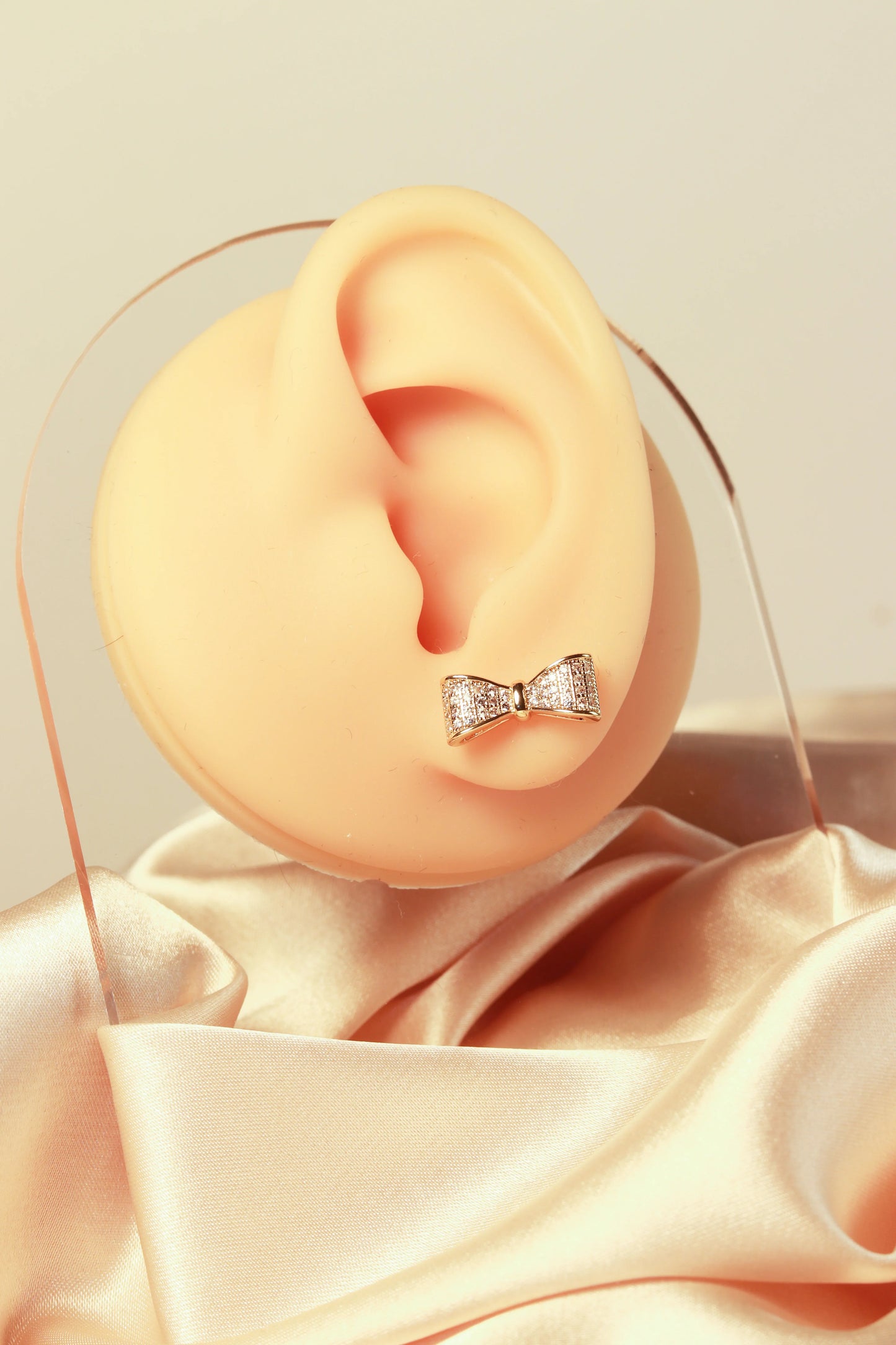 Bow-shaped earrings, exquisite and compact, versatile and fashionable - Lyra