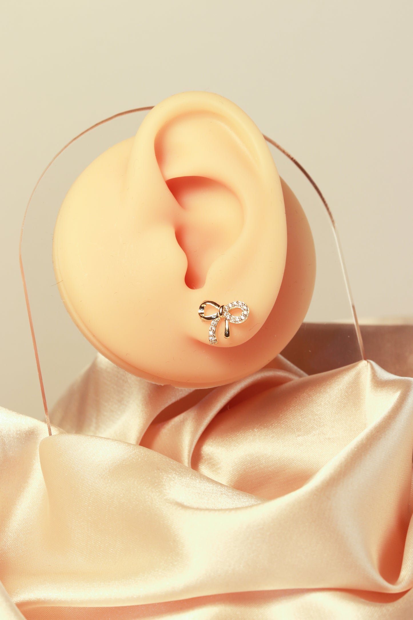Bow-shaped earrings, exquisite and compact, versatile and fashionable - Lyra