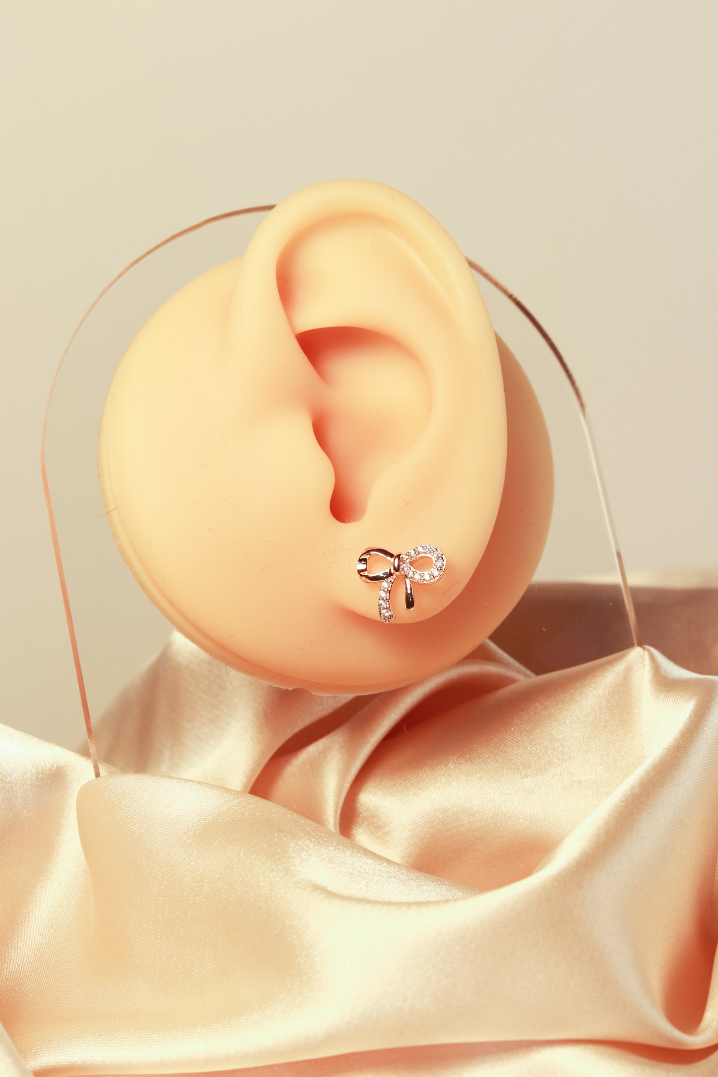 Bow-shaped earrings, exquisite and compact, versatile and fashionable - Lyra