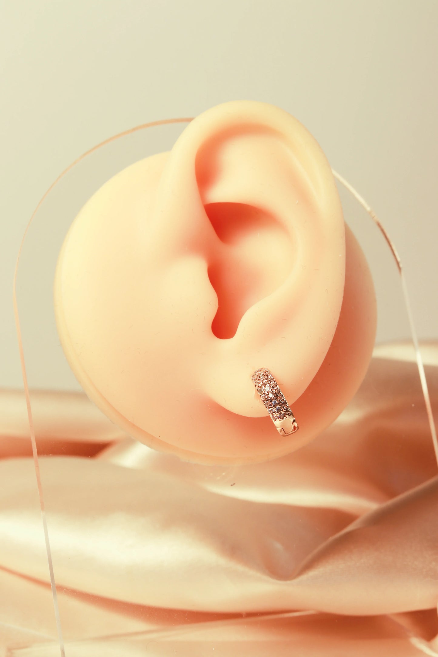 The sixth set of ring-inlaid zircon earrings. - Lyra