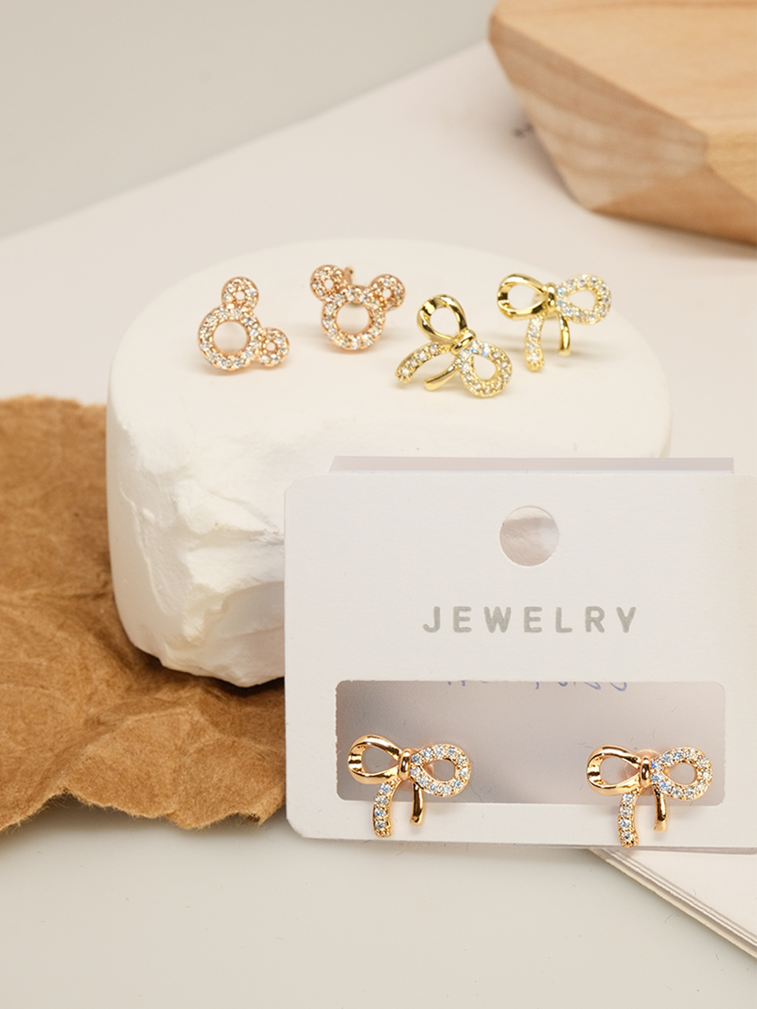 Bow-shaped earrings, exquisite and compact, versatile and fashionable - Lyra