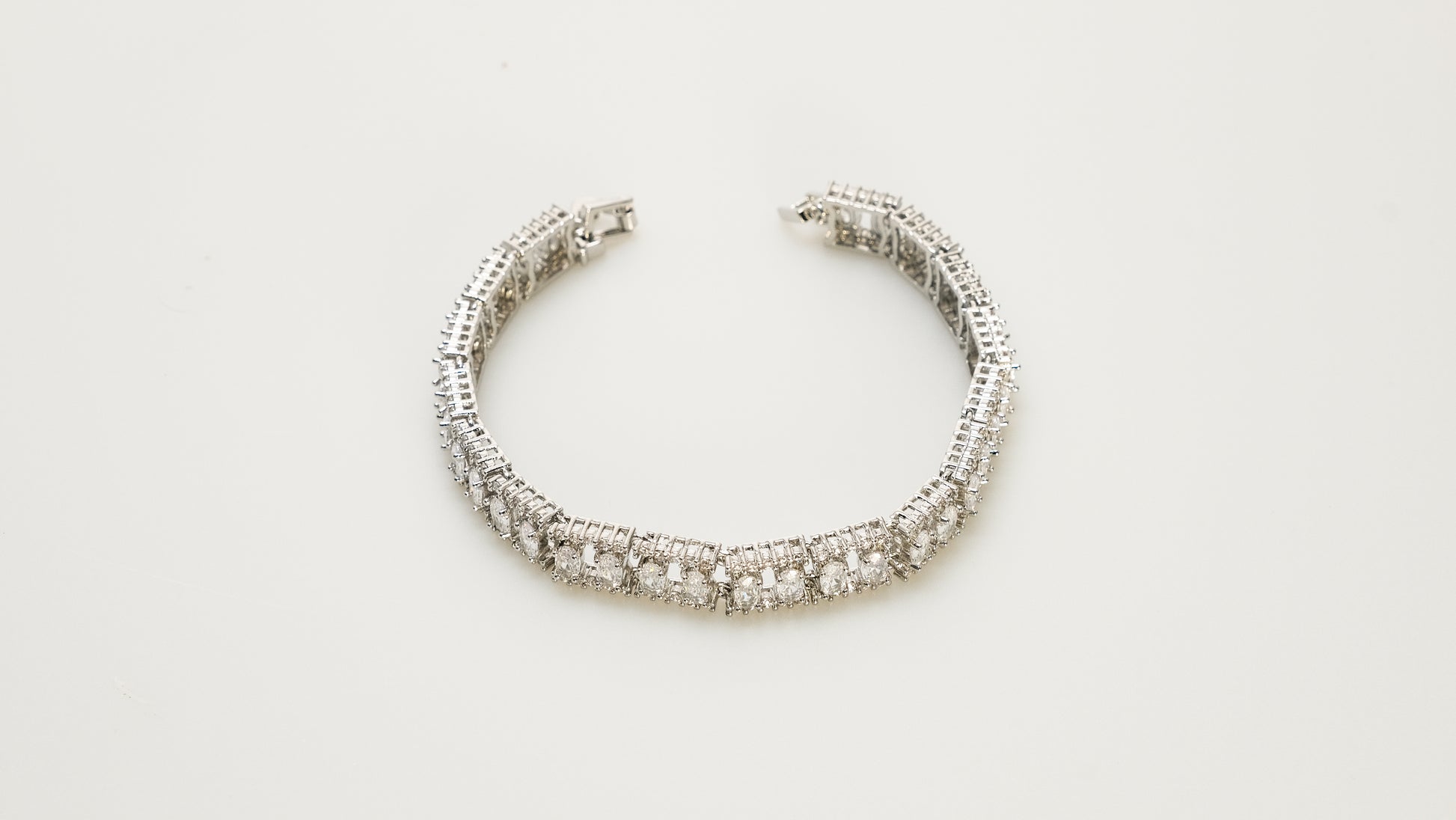 Copper plated 14k gold bracelet, platinum silver, inlaid with white zircon, unique four-leaf clover design - Lyra