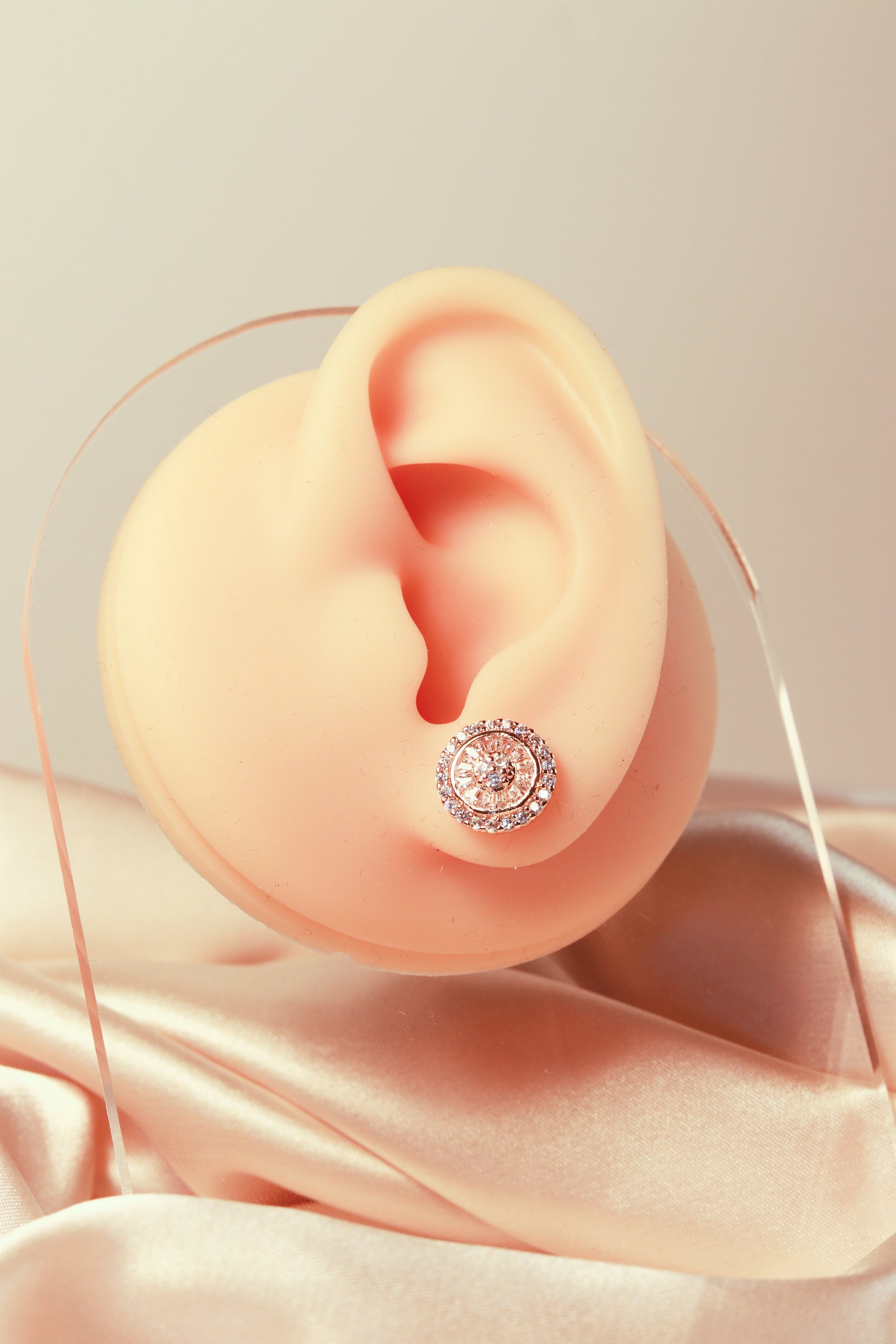Three sizes of round shield-shaped earrings, a niche and unique style - Lyra